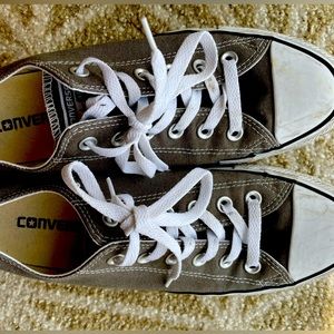 Charcoal grey lowboy converse - almost new!